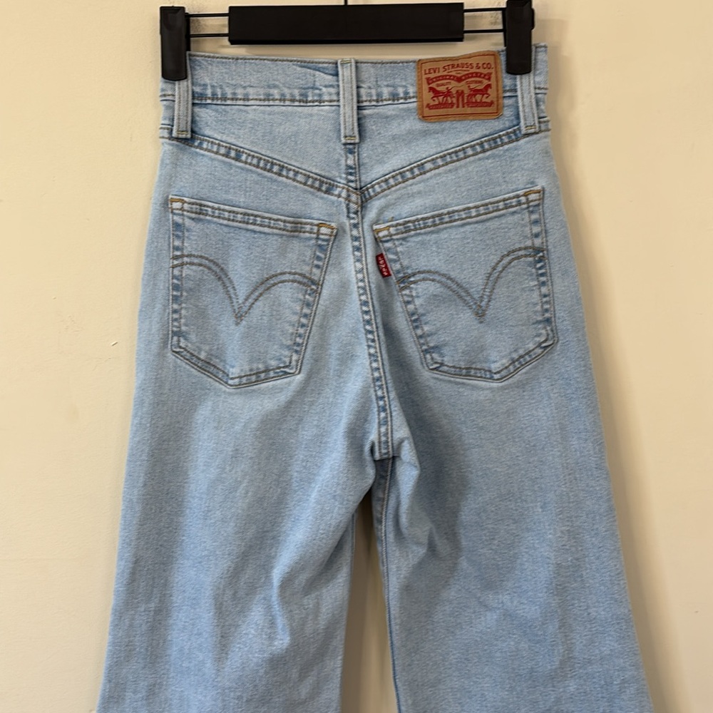 Levi’s Ribcage Bell Sits Well Together Light Wash Size 24 - Picture 8 of 14
